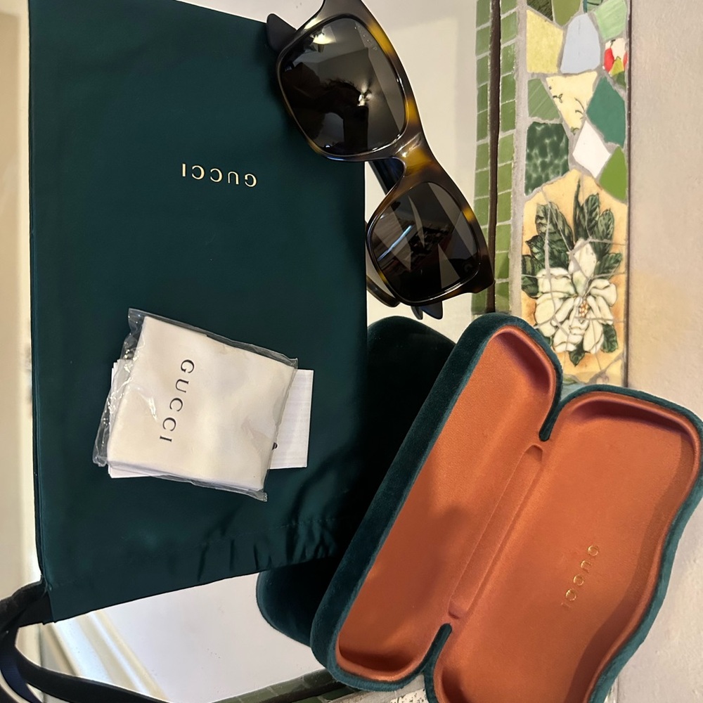 Gucci Tortoiseshell Sunglasses - image 7